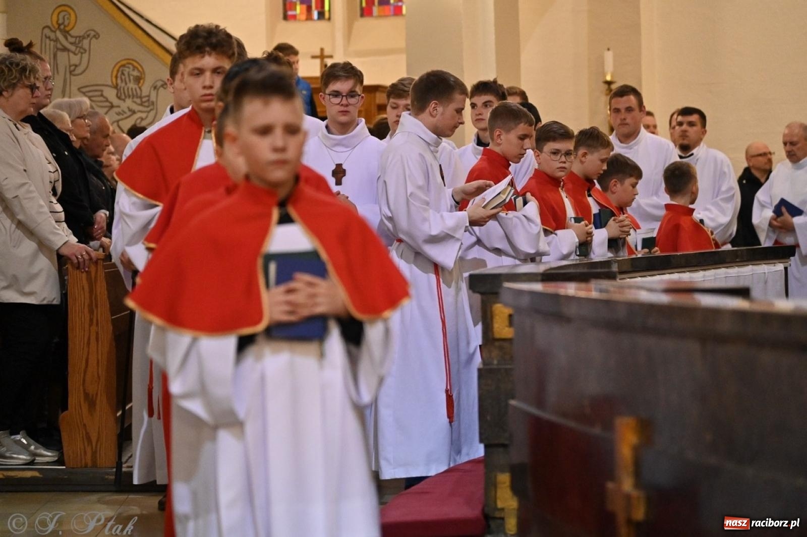 Zdjęcie w galerii na portalu naszraciborz.pl: Zaskakująca aranżacja Grobu Pańskiego w kościele NSPJ w Raciborzu [FOTO] wiadomości z regionu