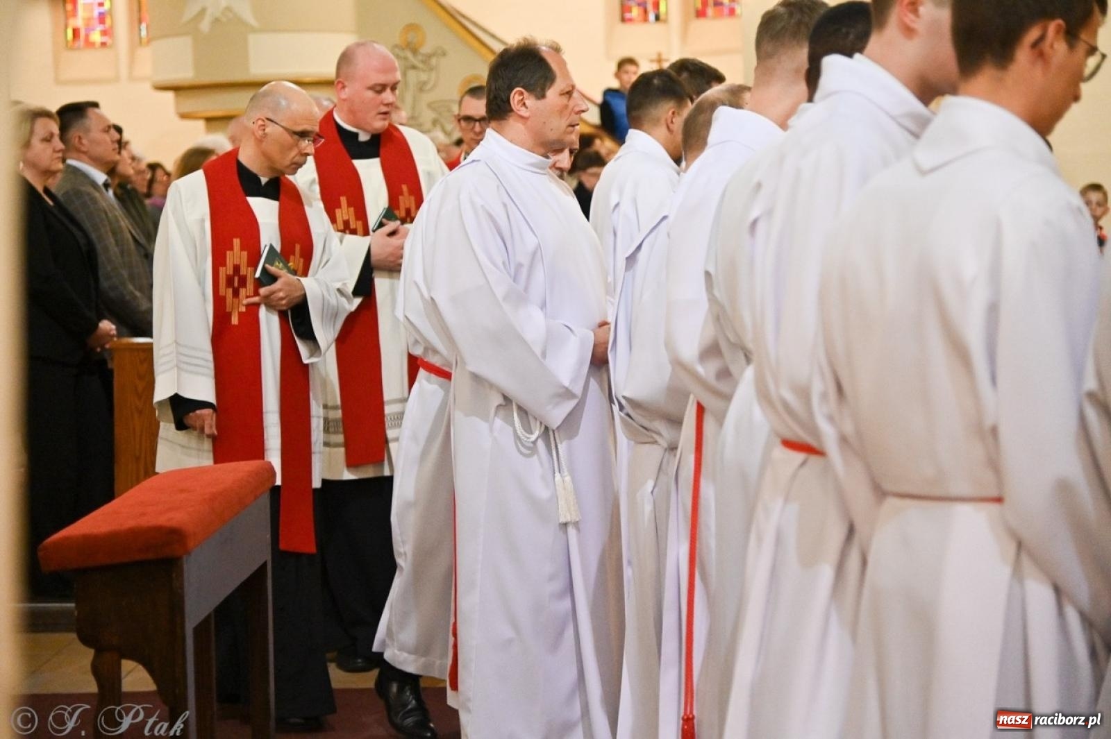 Zdjęcie w galerii na portalu naszraciborz.pl: Zaskakująca aranżacja Grobu Pańskiego w kościele NSPJ w Raciborzu [FOTO] wiadomości z regionu