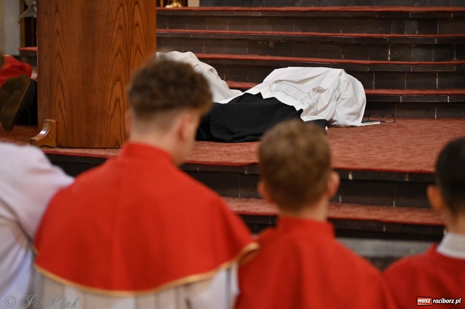 Zdjęcie w galerii na portalu naszraciborz.pl: Zaskakująca aranżacja Grobu Pańskiego w kościele NSPJ w Raciborzu [FOTO] wiadomości z regionu