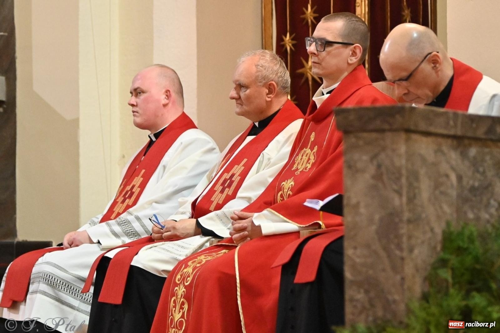 Zdjęcie w galerii na portalu naszraciborz.pl: Zaskakująca aranżacja Grobu Pańskiego w kościele NSPJ w Raciborzu [FOTO] wiadomości z regionu