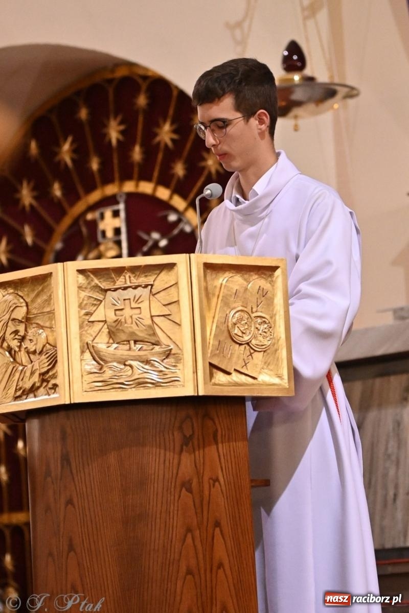 Zdjęcie w galerii na portalu naszraciborz.pl: Zaskakująca aranżacja Grobu Pańskiego w kościele NSPJ w Raciborzu [FOTO] wiadomości z regionu