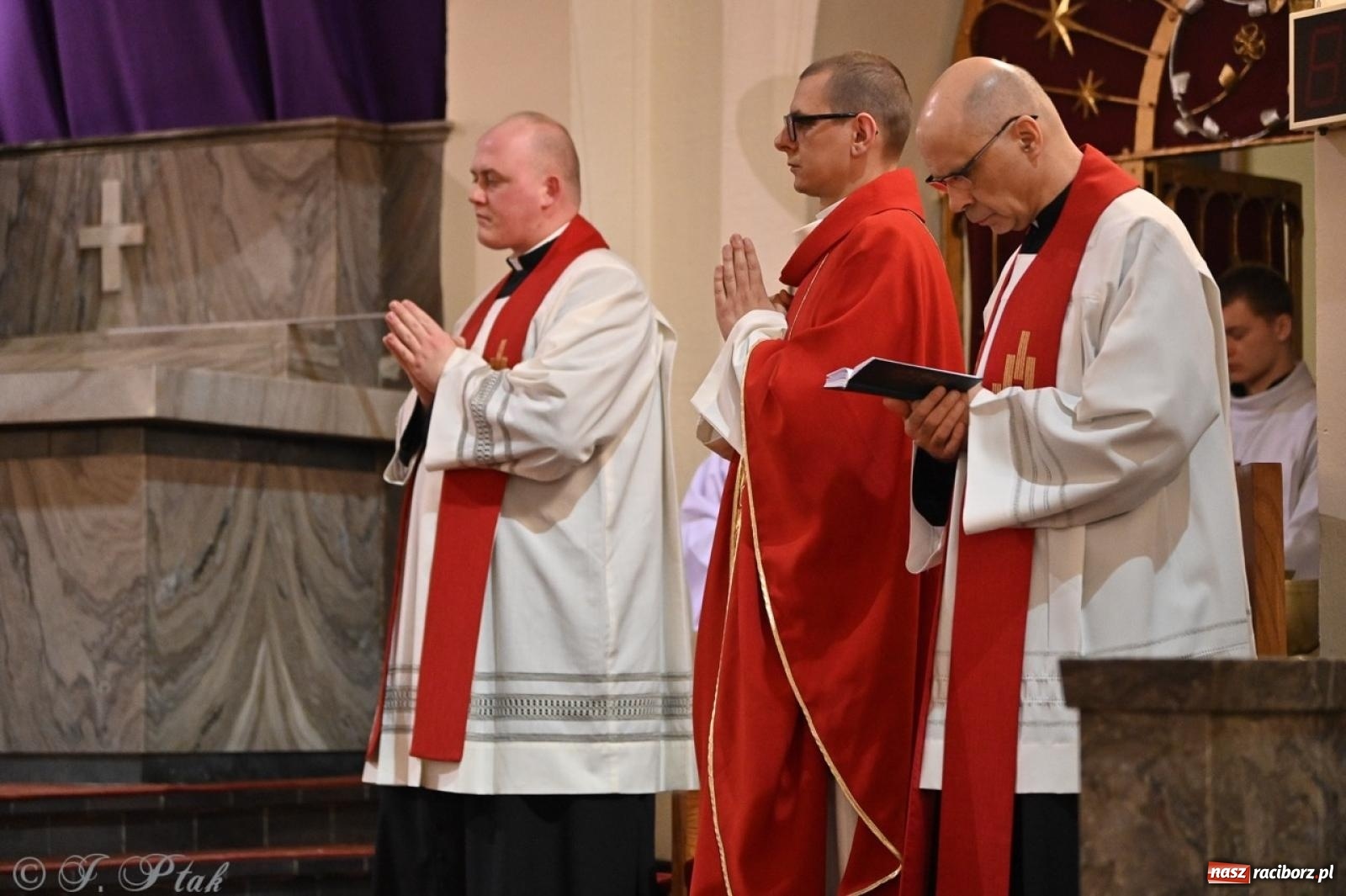 Zdjęcie w galerii na portalu naszraciborz.pl: Zaskakująca aranżacja Grobu Pańskiego w kościele NSPJ w Raciborzu [FOTO] wiadomości z regionu