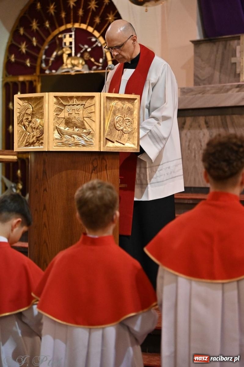 Zdjęcie w galerii na portalu naszraciborz.pl: Zaskakująca aranżacja Grobu Pańskiego w kościele NSPJ w Raciborzu [FOTO] wiadomości z regionu