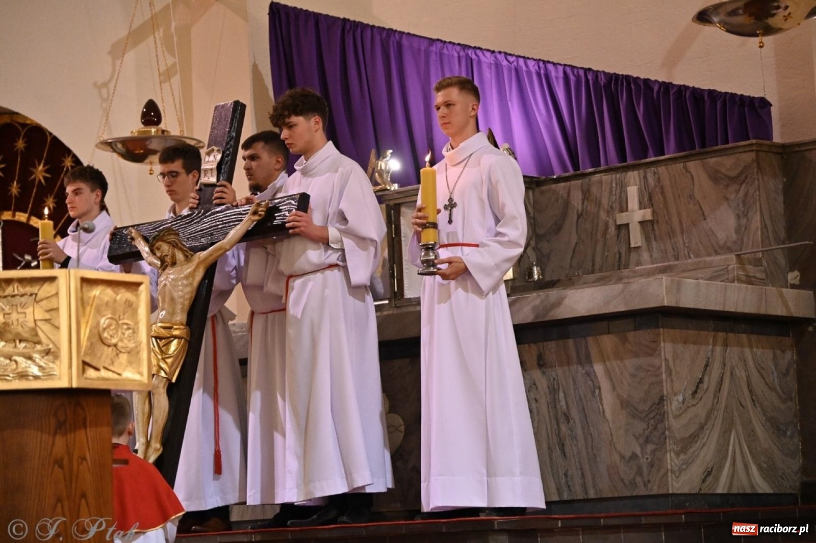 Zdjęcie w galerii na portalu naszraciborz.pl: Zaskakująca aranżacja Grobu Pańskiego w kościele NSPJ w Raciborzu [FOTO] wiadomości z regionu