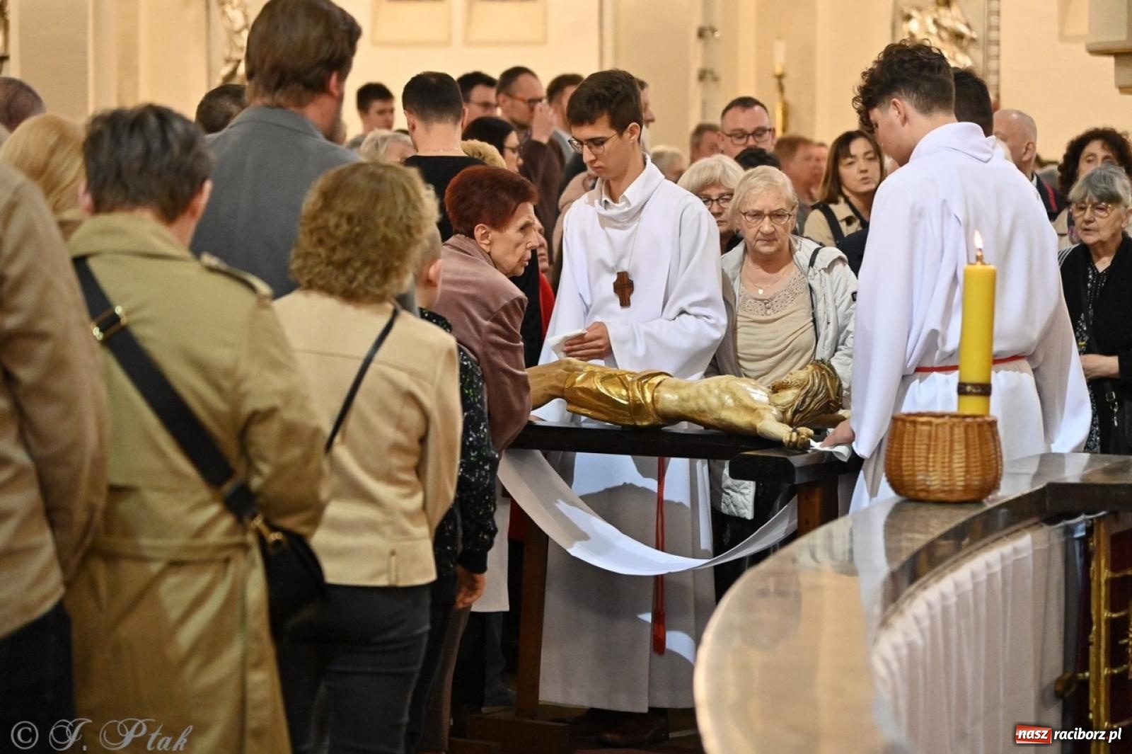 Zdjęcie w galerii na portalu naszraciborz.pl: Zaskakująca aranżacja Grobu Pańskiego w kościele NSPJ w Raciborzu [FOTO] wiadomości z regionu
