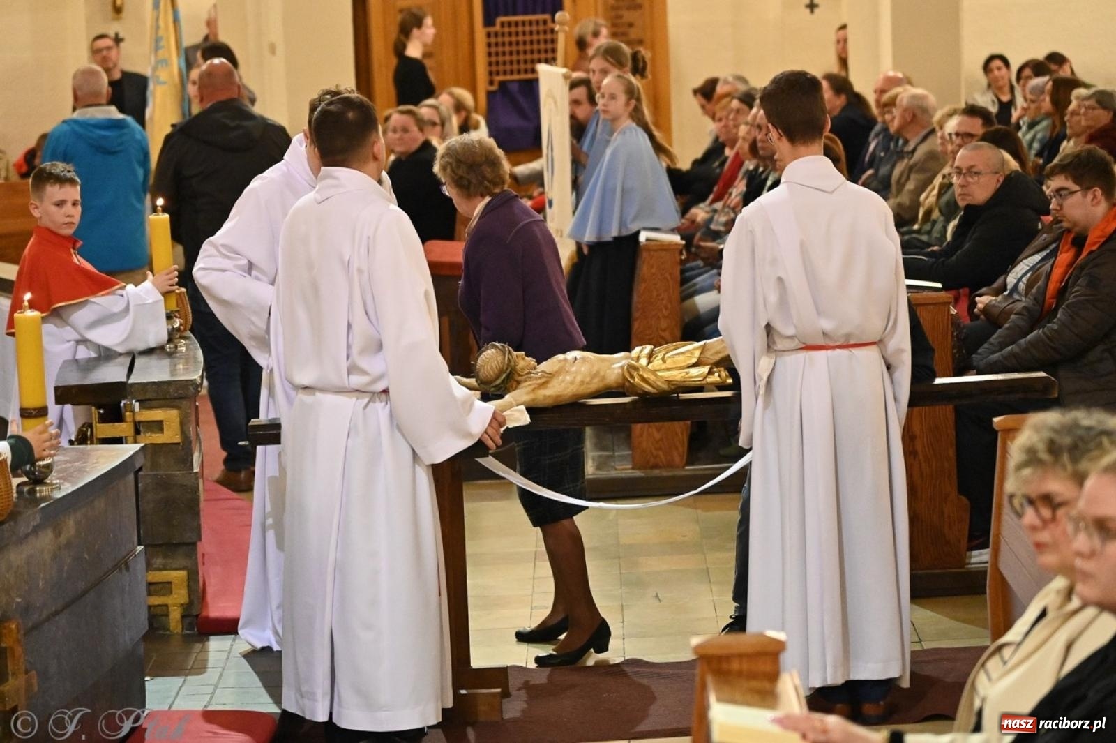 Zdjęcie w galerii na portalu naszraciborz.pl: Zaskakująca aranżacja Grobu Pańskiego w kościele NSPJ w Raciborzu [FOTO] wiadomości z regionu