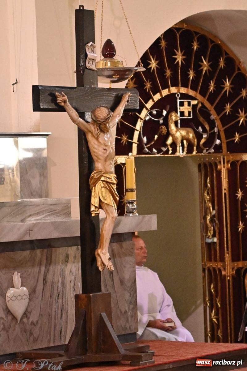 Zdjęcie w galerii na portalu naszraciborz.pl: Zaskakująca aranżacja Grobu Pańskiego w kościele NSPJ w Raciborzu [FOTO] wiadomości z regionu