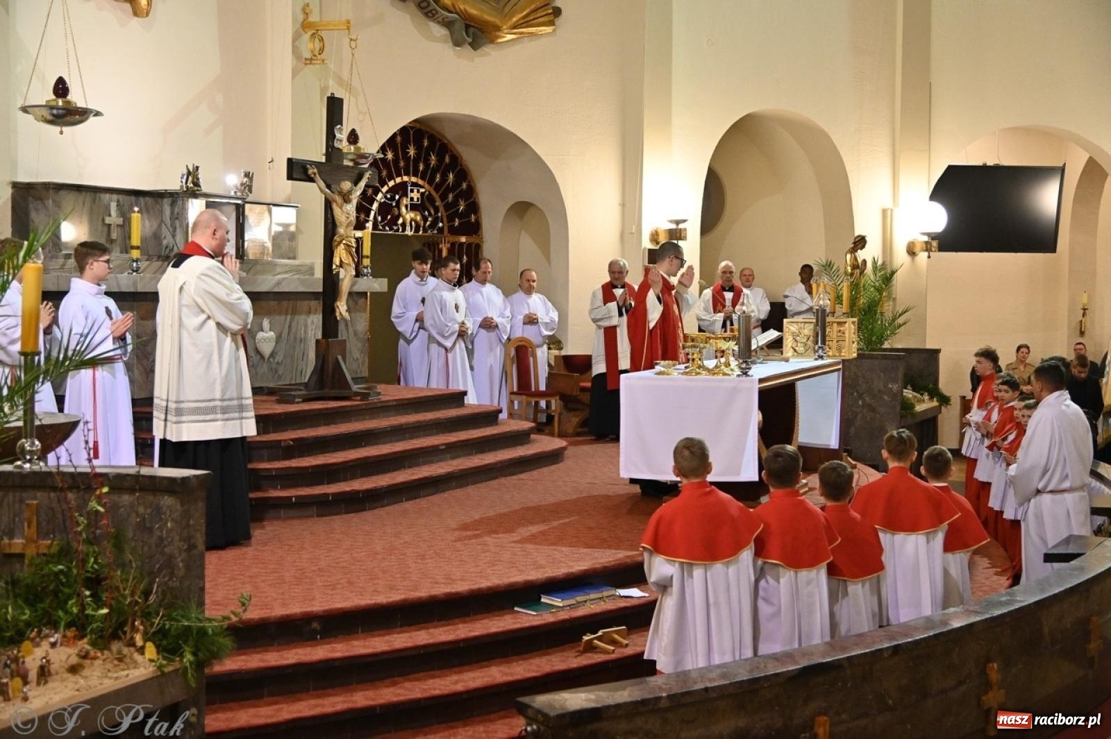 Zdjęcie w galerii na portalu naszraciborz.pl: Zaskakująca aranżacja Grobu Pańskiego w kościele NSPJ w Raciborzu [FOTO] wiadomości z regionu