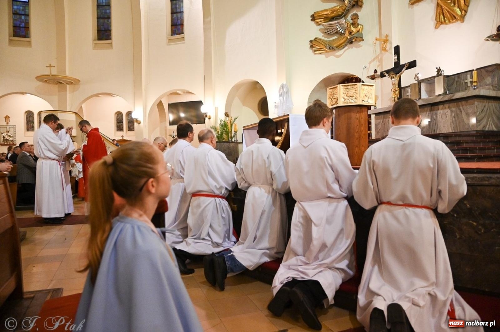 Zdjęcie w galerii na portalu naszraciborz.pl: Zaskakująca aranżacja Grobu Pańskiego w kościele NSPJ w Raciborzu [FOTO] wiadomości z regionu