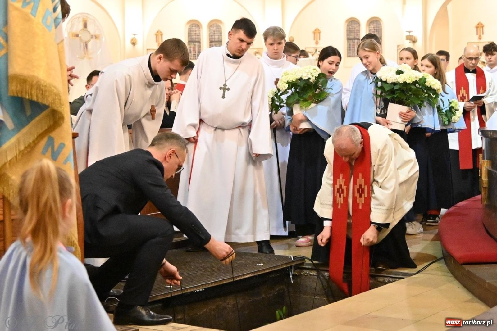 Zdjęcie w galerii na portalu naszraciborz.pl: Zaskakująca aranżacja Grobu Pańskiego w kościele NSPJ w Raciborzu [FOTO] wiadomości z regionu