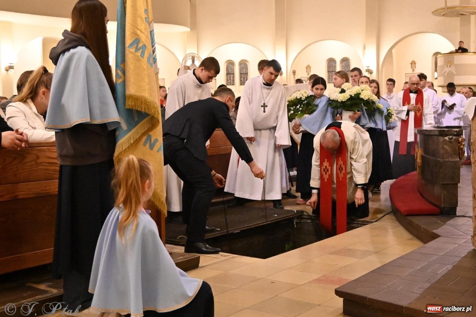 Zdjęcie w galerii na portalu naszraciborz.pl: Zaskakująca aranżacja Grobu Pańskiego w kościele NSPJ w Raciborzu [FOTO] wiadomości z regionu