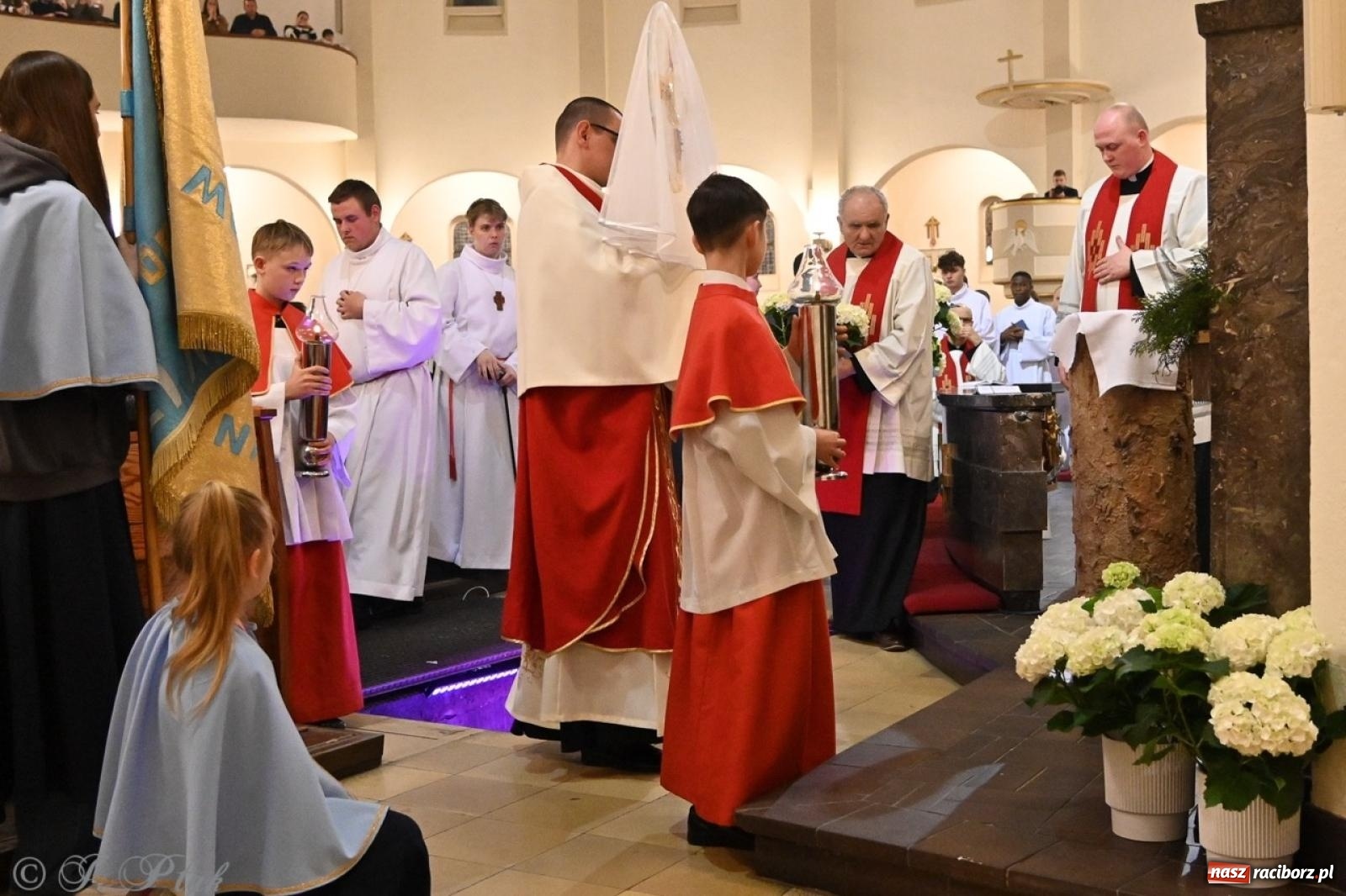 Zdjęcie w galerii na portalu naszraciborz.pl: Zaskakująca aranżacja Grobu Pańskiego w kościele NSPJ w Raciborzu [FOTO] wiadomości z regionu