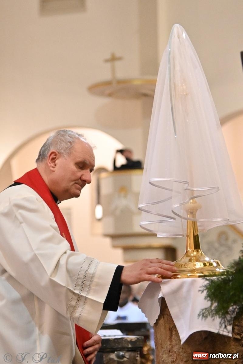 Zdjęcie w galerii na portalu naszraciborz.pl: Zaskakująca aranżacja Grobu Pańskiego w kościele NSPJ w Raciborzu [FOTO] wiadomości z regionu