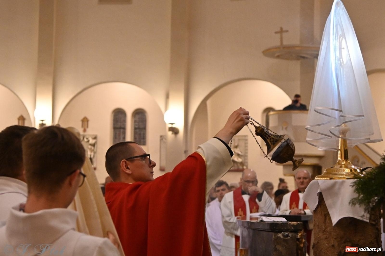 Zdjęcie w galerii na portalu naszraciborz.pl: Zaskakująca aranżacja Grobu Pańskiego w kościele NSPJ w Raciborzu [FOTO] wiadomości z regionu