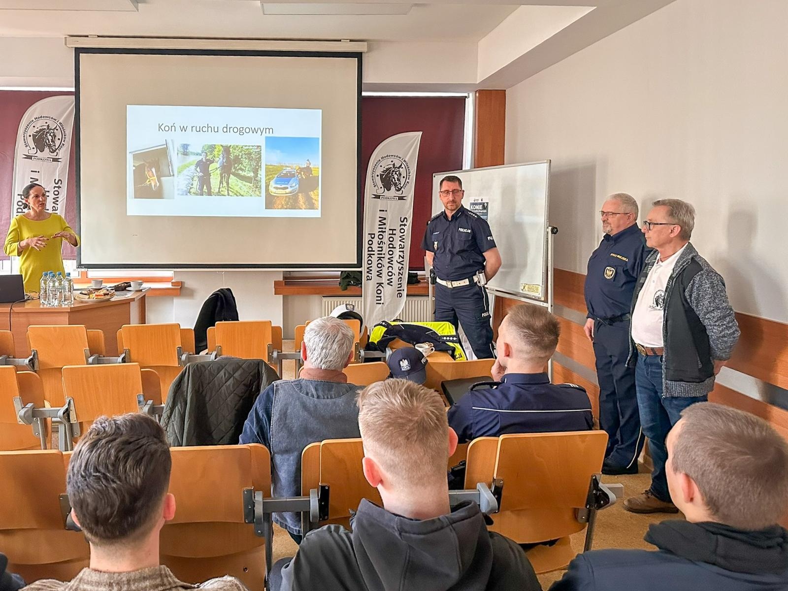 Zdjęcie w galerii na portalu naszraciborz.pl: Seminarium o obecności koni w przestrzeni publicznej: bezpieczeństwo, służby mundurowe i jeździectwo wiadomości z regionu