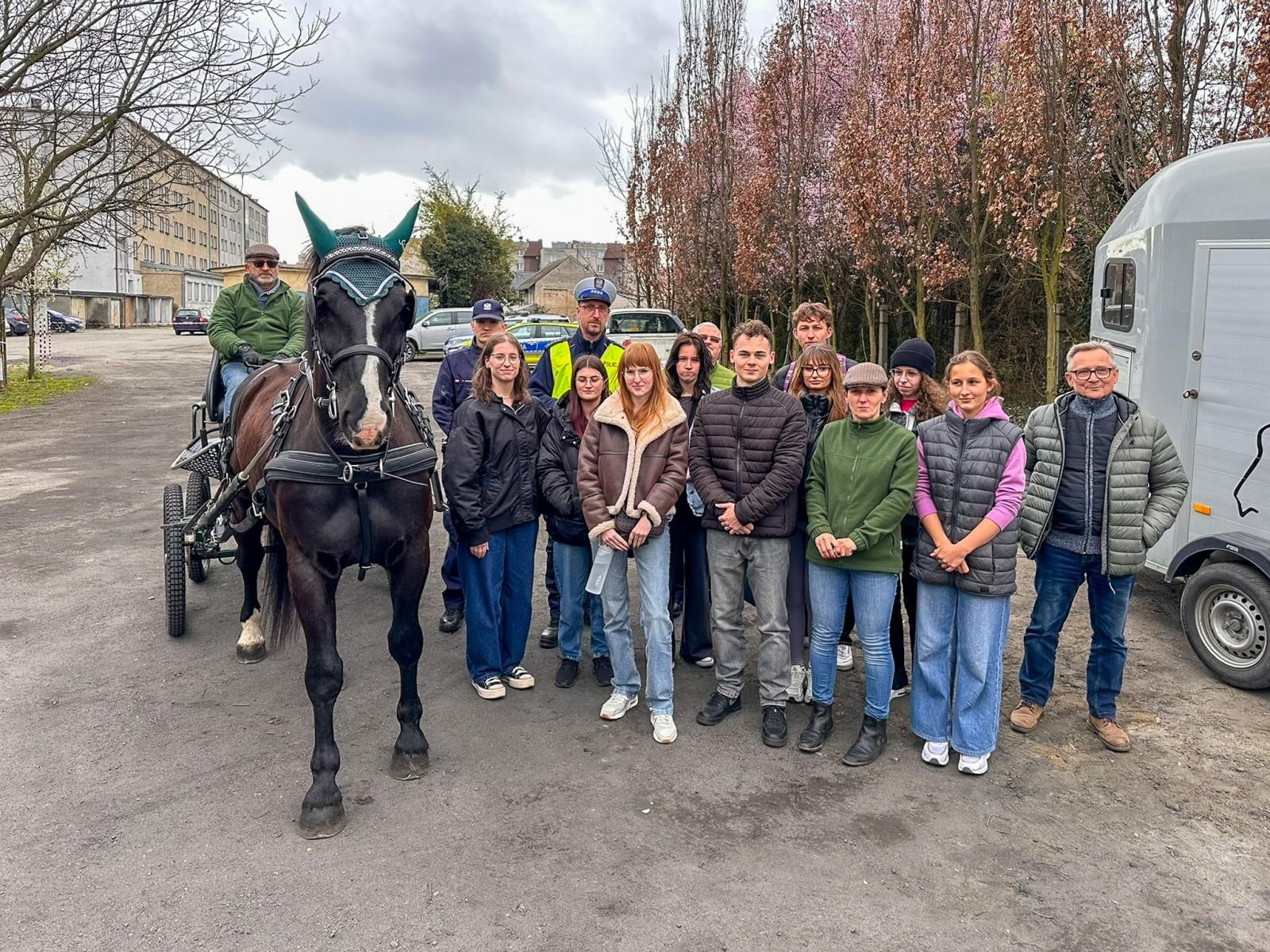 Zdjęcie w galerii na portalu naszraciborz.pl: Seminarium o obecności koni w przestrzeni publicznej: bezpieczeństwo, służby mundurowe i jeździectwo wiadomości z regionu