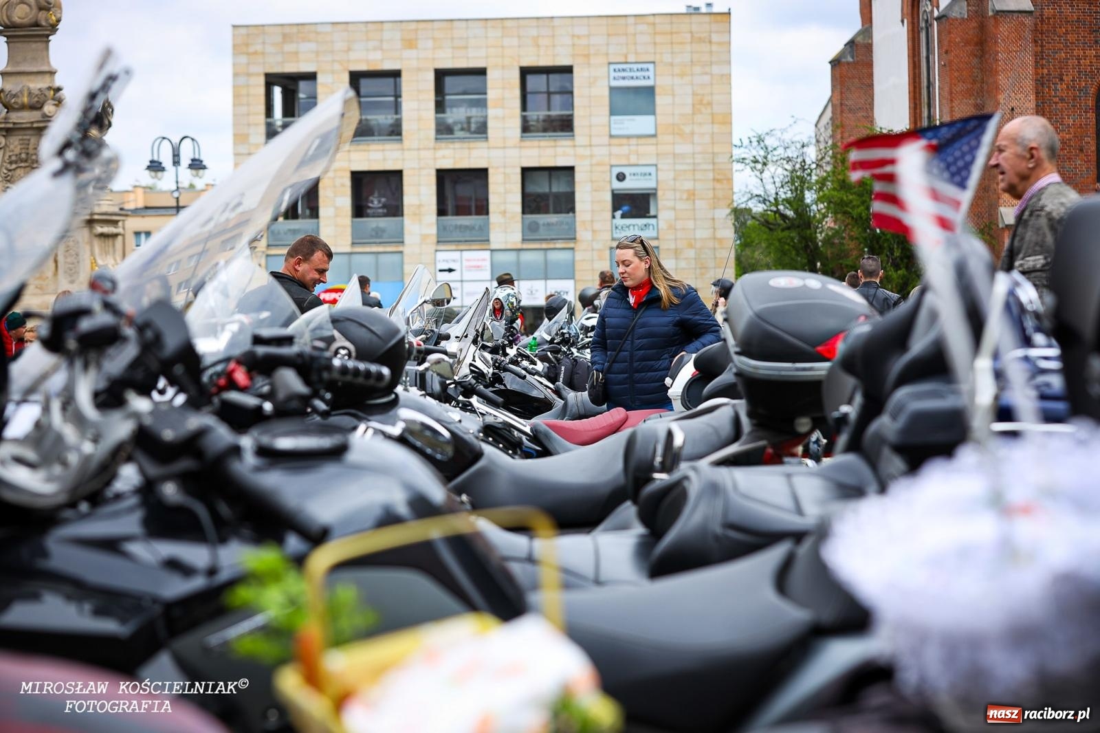 Zdjęcie w galerii na portalu naszraciborz.pl: Wspólna modlitwa, święcenie pokarmów, zapach pysznego żurku i rodzinna atmosfera na raciborskim Rynku [FOTO i WIDEO] wiadomości z regionu