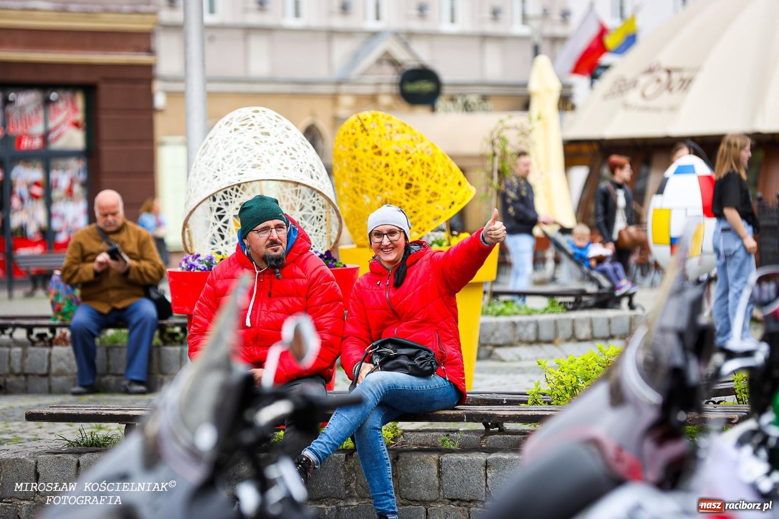 Zdjęcie w galerii na portalu naszraciborz.pl: Wspólna modlitwa, święcenie pokarmów, zapach pysznego żurku i rodzinna atmosfera na raciborskim Rynku [FOTO i WIDEO] wiadomości z regionu