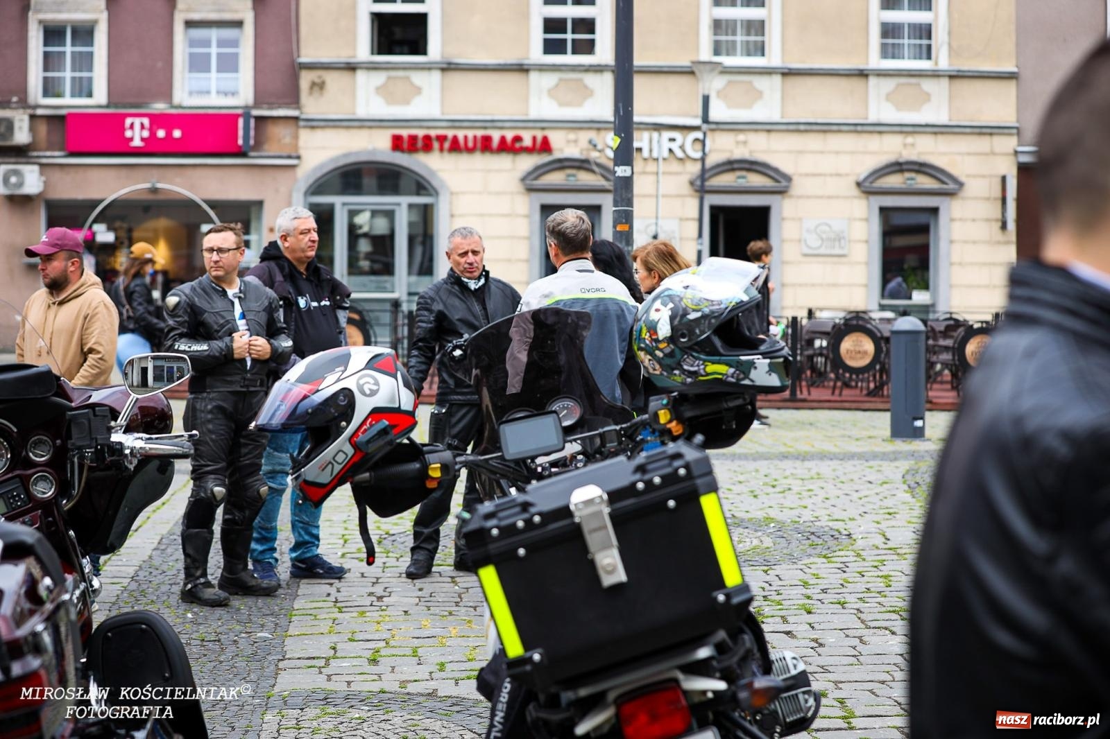 Zdjęcie w galerii na portalu naszraciborz.pl: Wspólna modlitwa, święcenie pokarmów, zapach pysznego żurku i rodzinna atmosfera na raciborskim Rynku [FOTO i WIDEO] wiadomości z regionu
