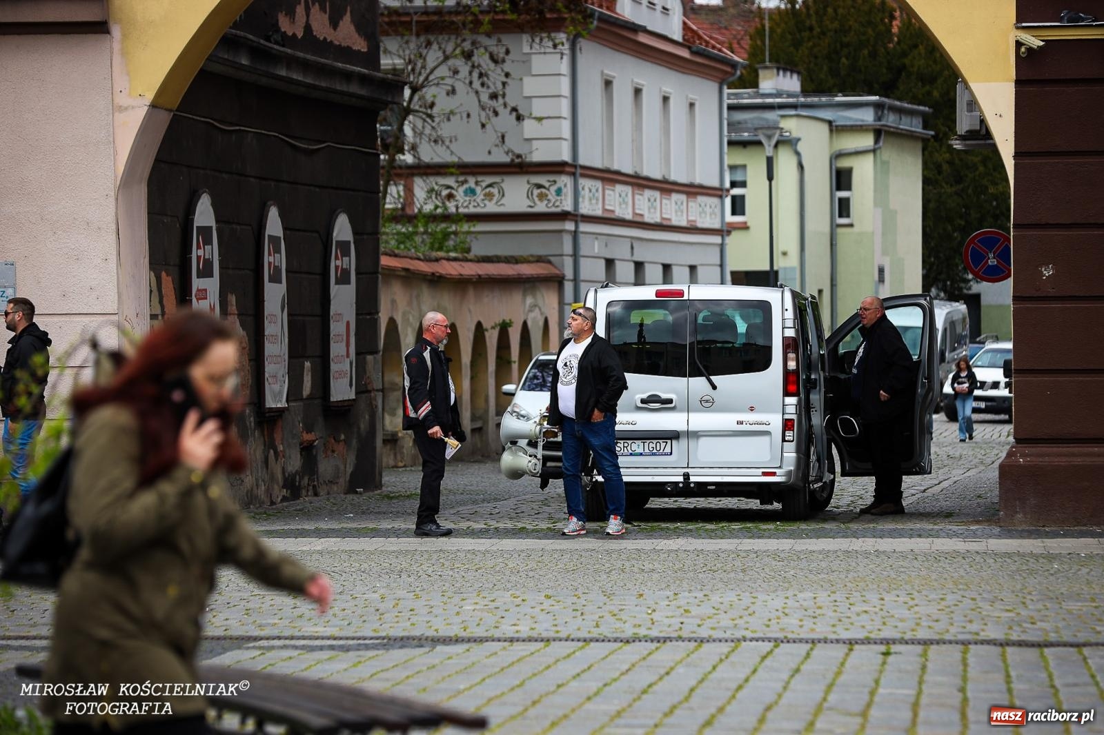 Zdjęcie w galerii na portalu naszraciborz.pl: Wspólna modlitwa, święcenie pokarmów, zapach pysznego żurku i rodzinna atmosfera na raciborskim Rynku [FOTO i WIDEO] wiadomości z regionu