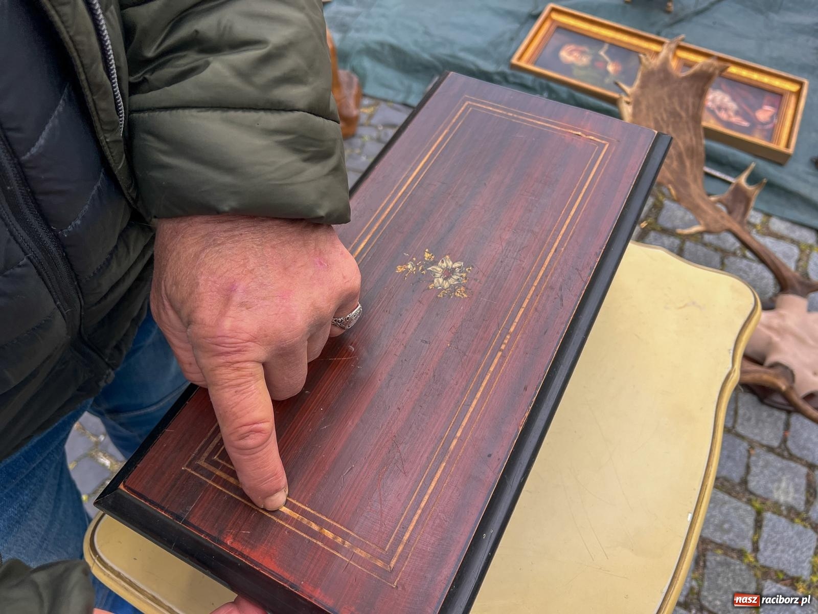 Zdjęcie w galerii na portalu naszraciborz.pl: Raciborski targ staroci ze smutnym akcentem  wiadomości z regionu