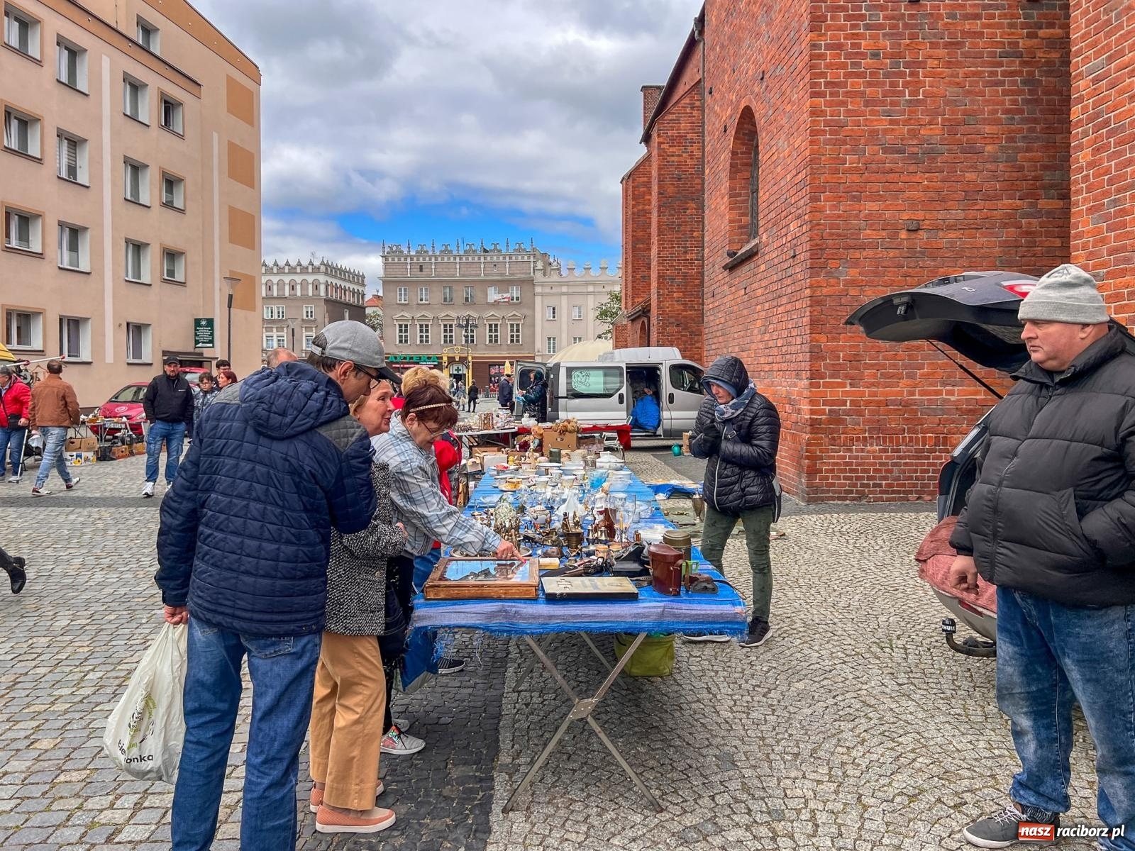Zdjęcie w galerii na portalu naszraciborz.pl: Raciborski targ staroci ze smutnym akcentem  wiadomości z regionu
