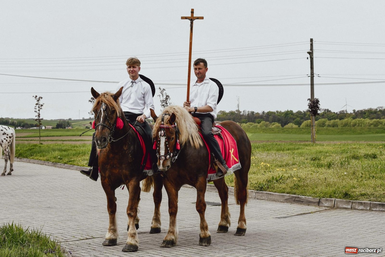 Zdjęcie w galerii na portalu naszraciborz.pl: Z wiarą przez pola – konna procesja wielkanocna w Zawadzie Książęcej [FOTO i WIDEO] wiadomości z regionu