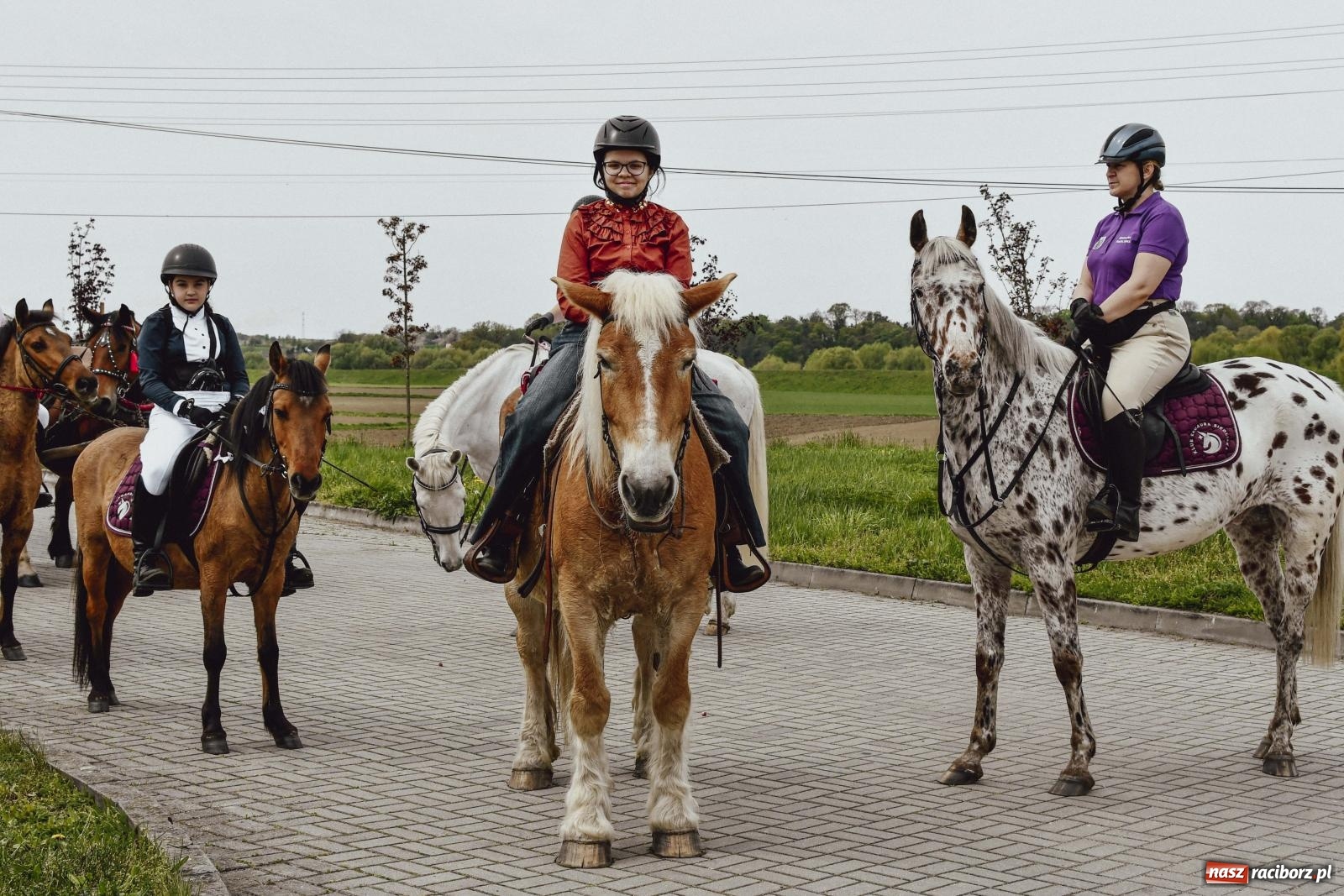 Zdjęcie w galerii na portalu naszraciborz.pl: Z wiarą przez pola – konna procesja wielkanocna w Zawadzie Książęcej [FOTO i WIDEO] wiadomości z regionu