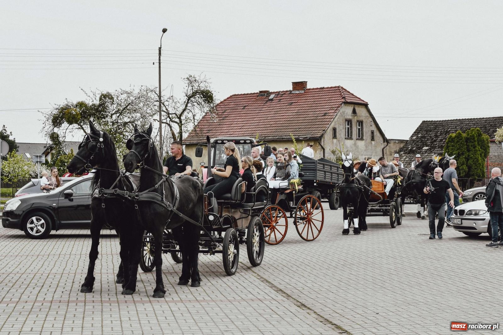 Zdjęcie w galerii na portalu naszraciborz.pl: Z wiarą przez pola – konna procesja wielkanocna w Zawadzie Książęcej [FOTO i WIDEO] wiadomości z regionu
