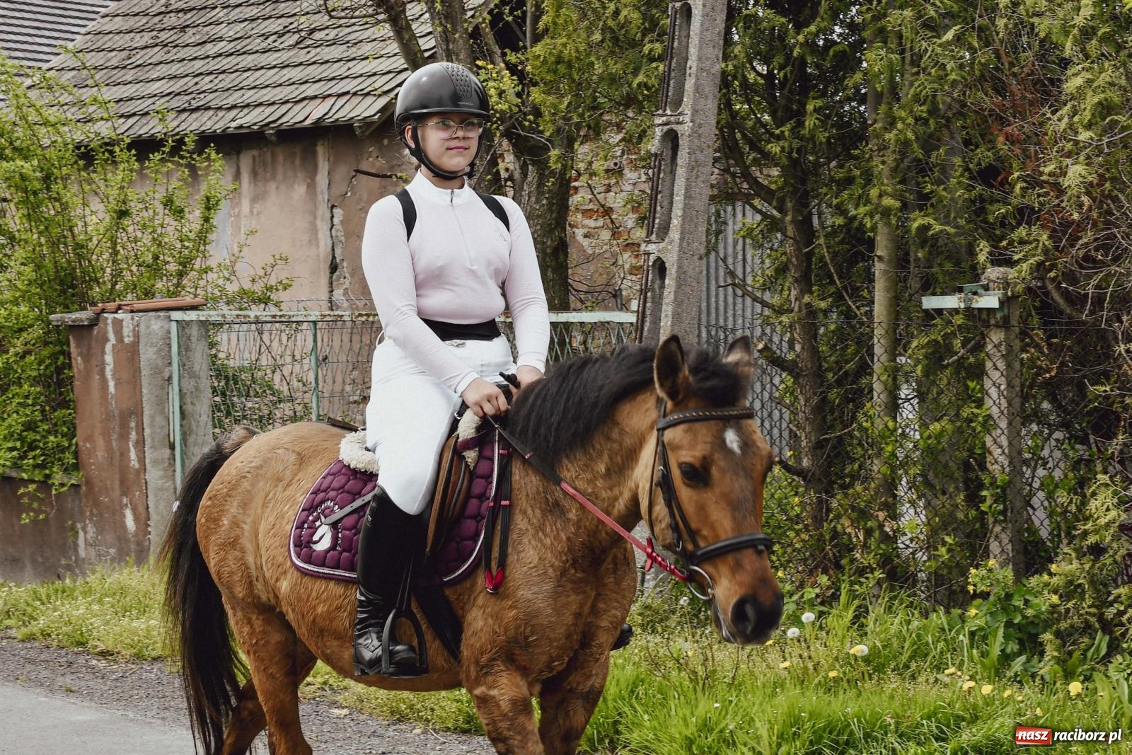 Zdjęcie w galerii na portalu naszraciborz.pl: Z wiarą przez pola – konna procesja wielkanocna w Zawadzie Książęcej [FOTO i WIDEO] wiadomości z regionu