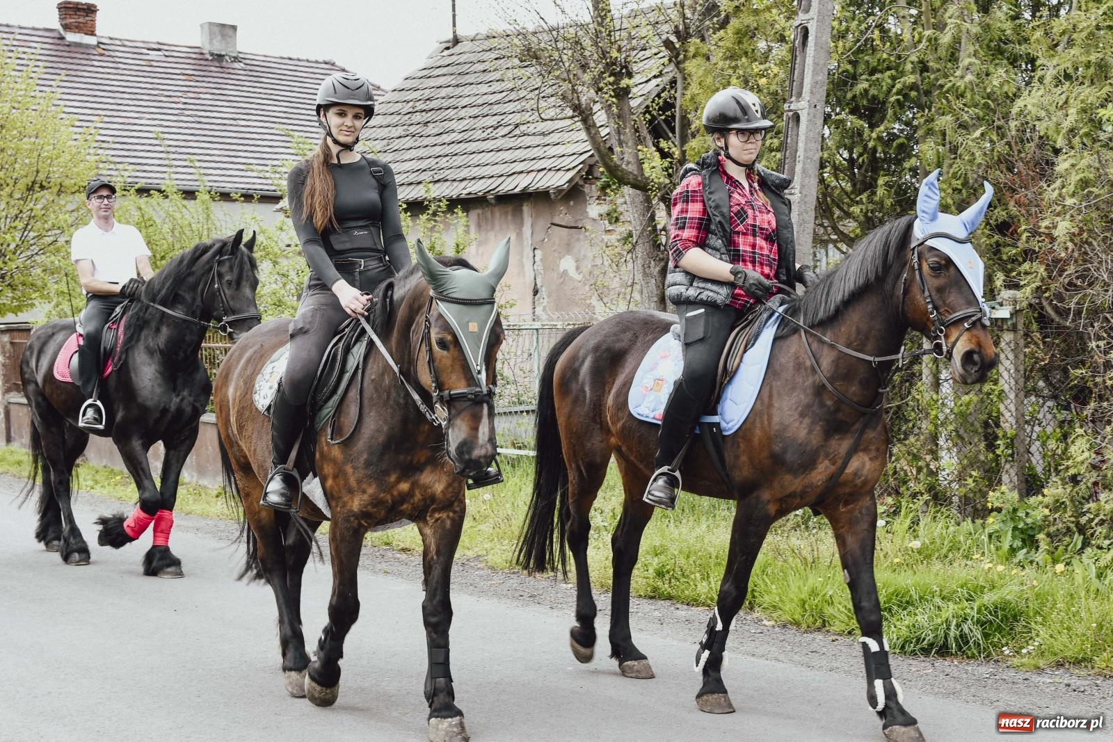 Zdjęcie w galerii na portalu naszraciborz.pl: Z wiarą przez pola – konna procesja wielkanocna w Zawadzie Książęcej [FOTO i WIDEO] wiadomości z regionu