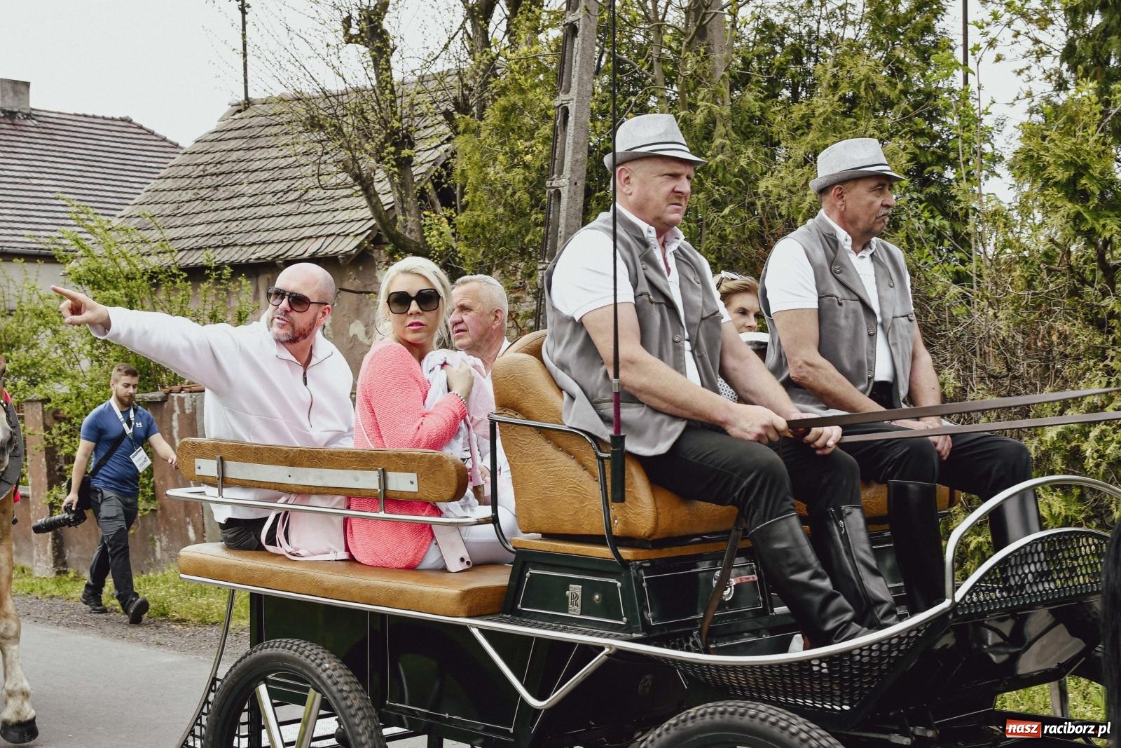 Zdjęcie w galerii na portalu naszraciborz.pl: Z wiarą przez pola – konna procesja wielkanocna w Zawadzie Książęcej [FOTO i WIDEO] wiadomości z regionu