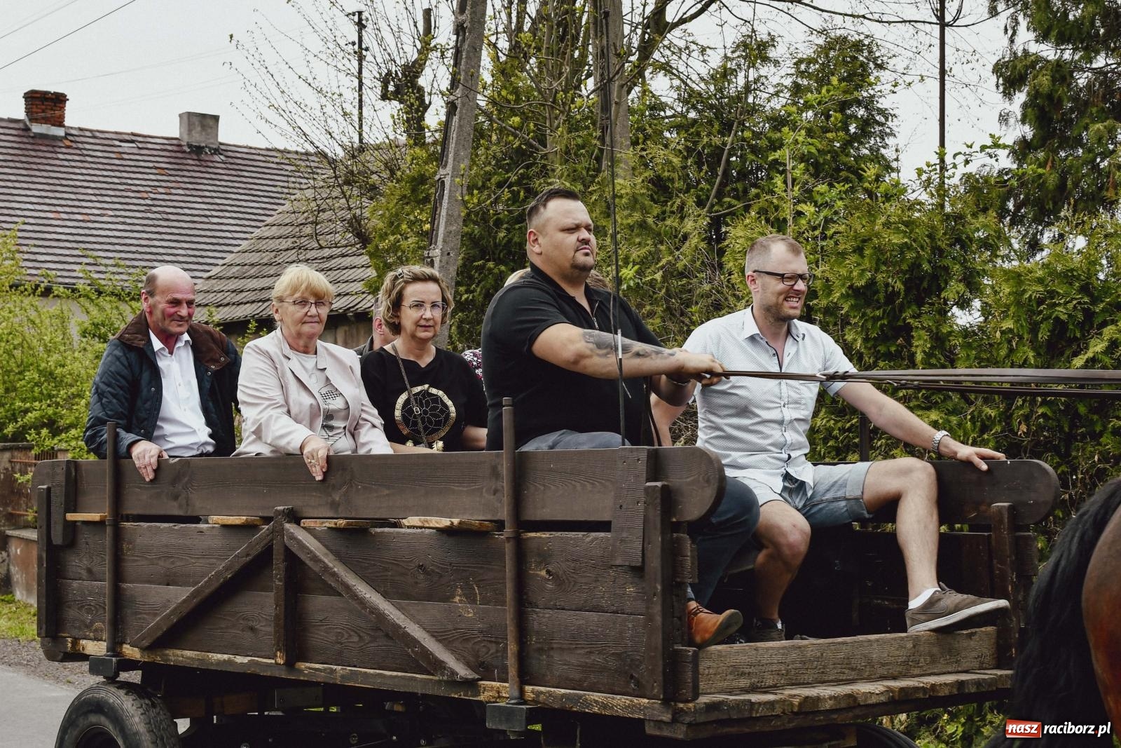 Zdjęcie w galerii na portalu naszraciborz.pl: Z wiarą przez pola – konna procesja wielkanocna w Zawadzie Książęcej [FOTO i WIDEO] wiadomości z regionu