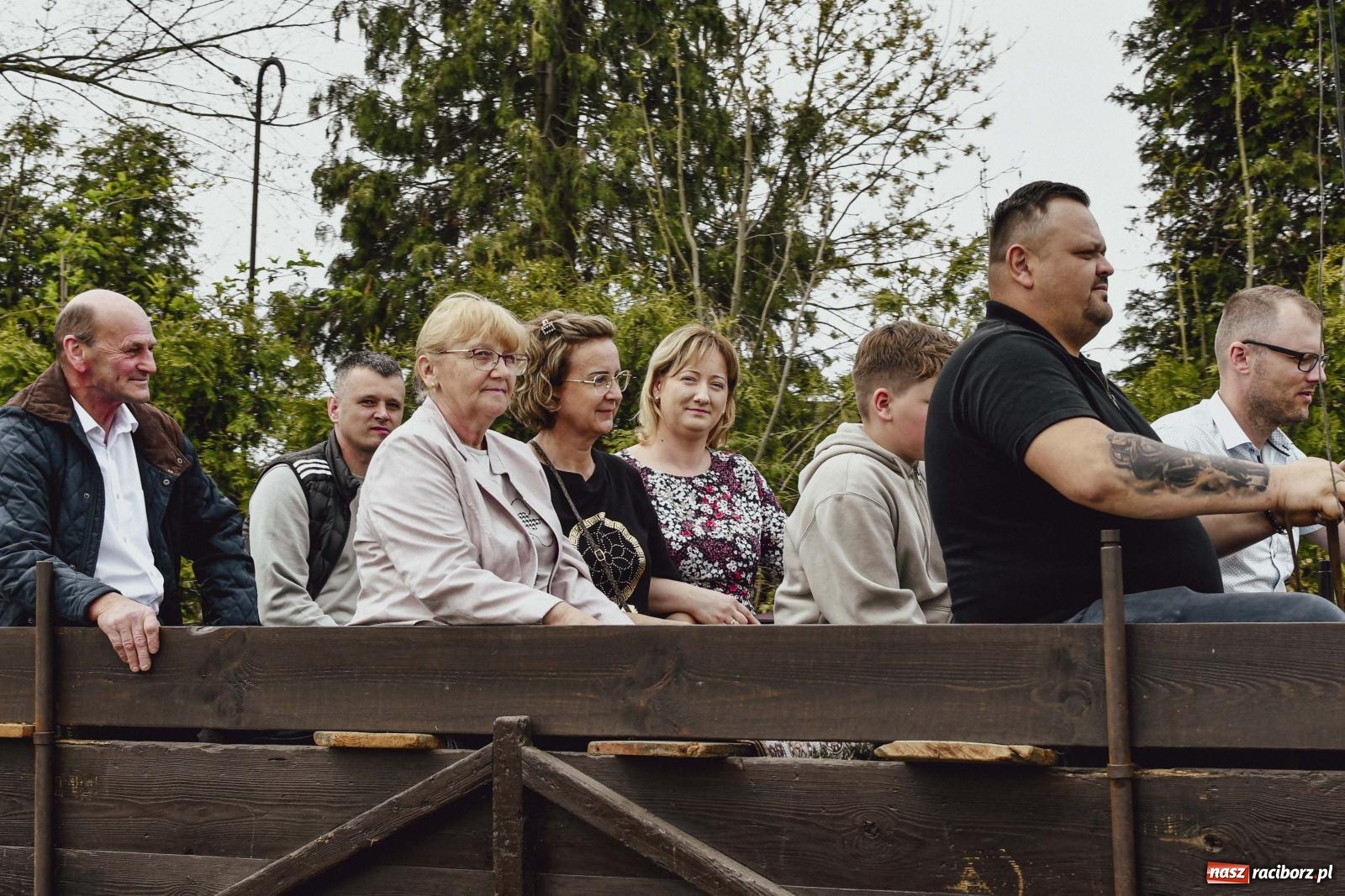 Zdjęcie w galerii na portalu naszraciborz.pl: Z wiarą przez pola – konna procesja wielkanocna w Zawadzie Książęcej [FOTO i WIDEO] wiadomości z regionu