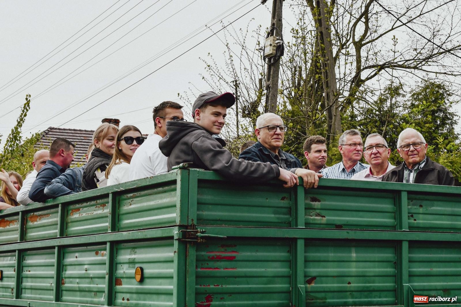 Zdjęcie w galerii na portalu naszraciborz.pl: Z wiarą przez pola – konna procesja wielkanocna w Zawadzie Książęcej [FOTO i WIDEO] wiadomości z regionu