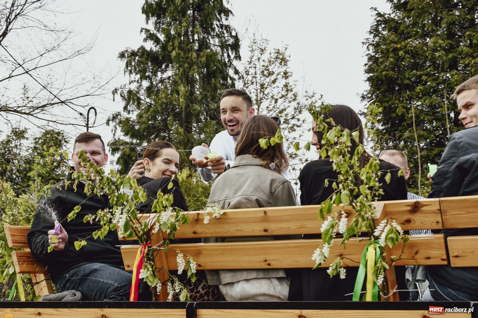 Zdjęcie w galerii na portalu naszraciborz.pl: Z wiarą przez pola – konna procesja wielkanocna w Zawadzie Książęcej [FOTO i WIDEO] wiadomości z regionu