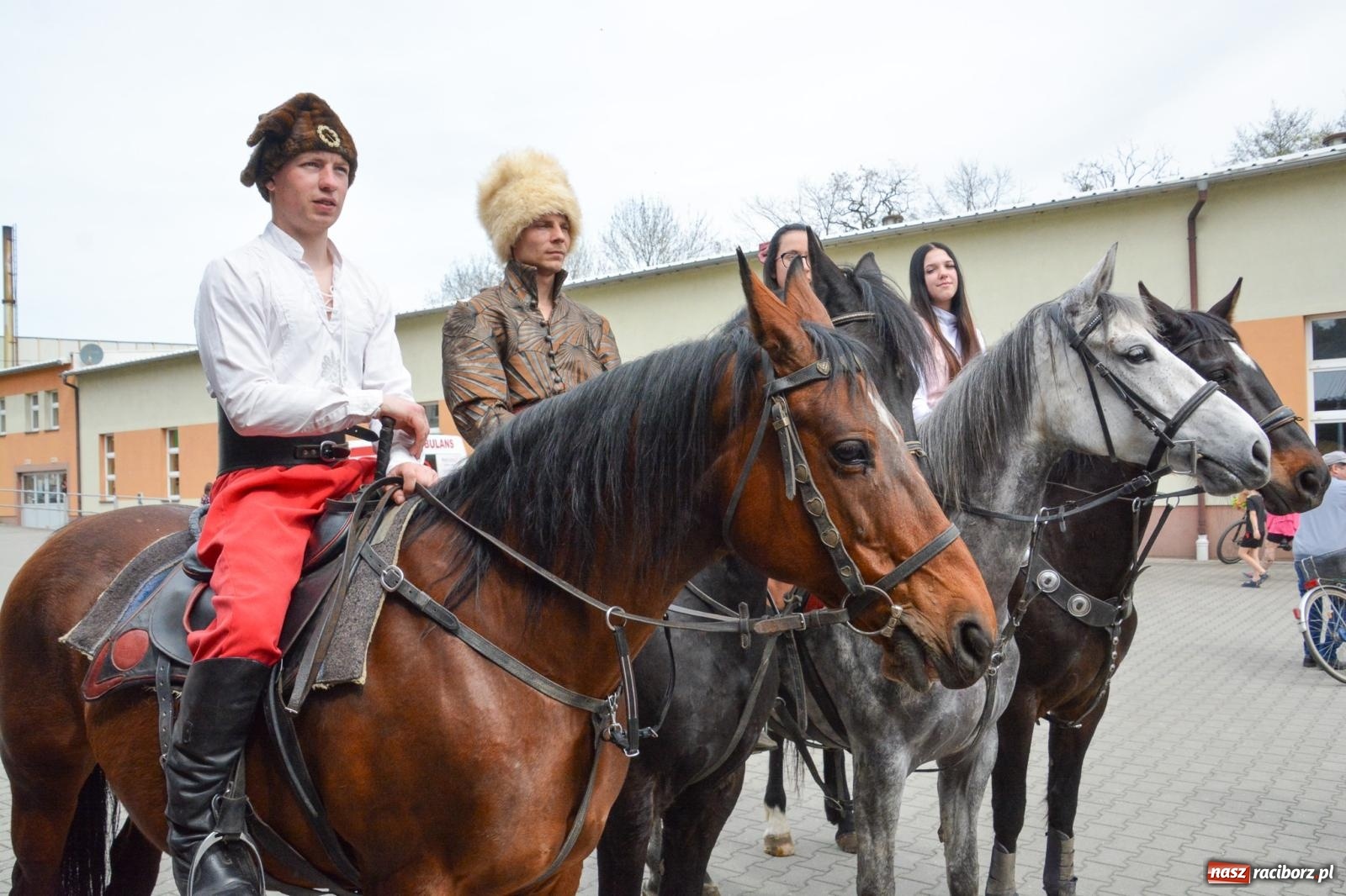 Zdjęcie w galerii na portalu naszraciborz.pl: Morawskie dziedzictwo, konie i goście honorowi – wielkanocna procesja w Pietrowicach Wielkich [FOTO i WIDEO] wiadomości z regionu