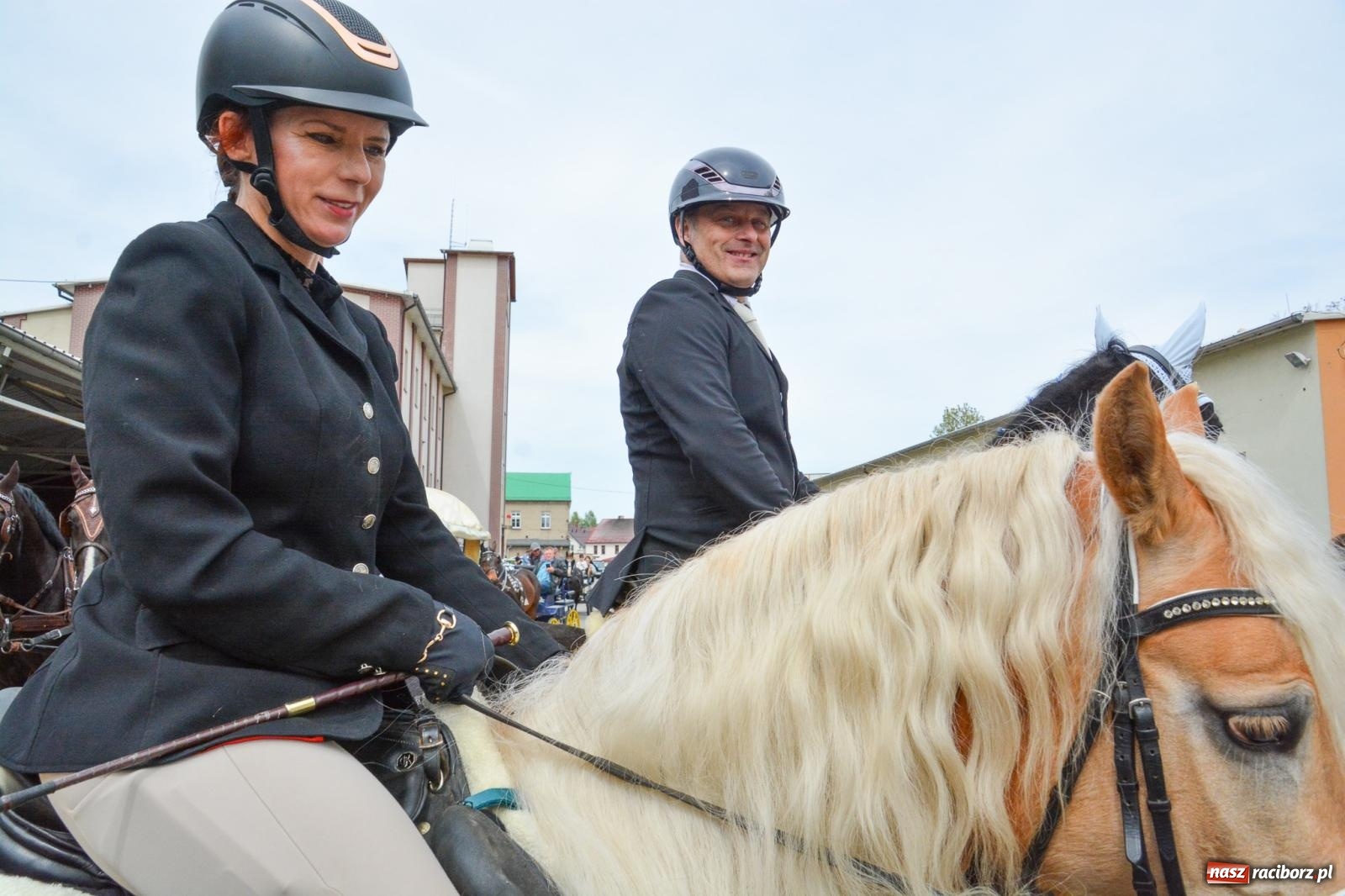 Zdjęcie w galerii na portalu naszraciborz.pl: Morawskie dziedzictwo, konie i goście honorowi – wielkanocna procesja w Pietrowicach Wielkich [FOTO i WIDEO] wiadomości z regionu