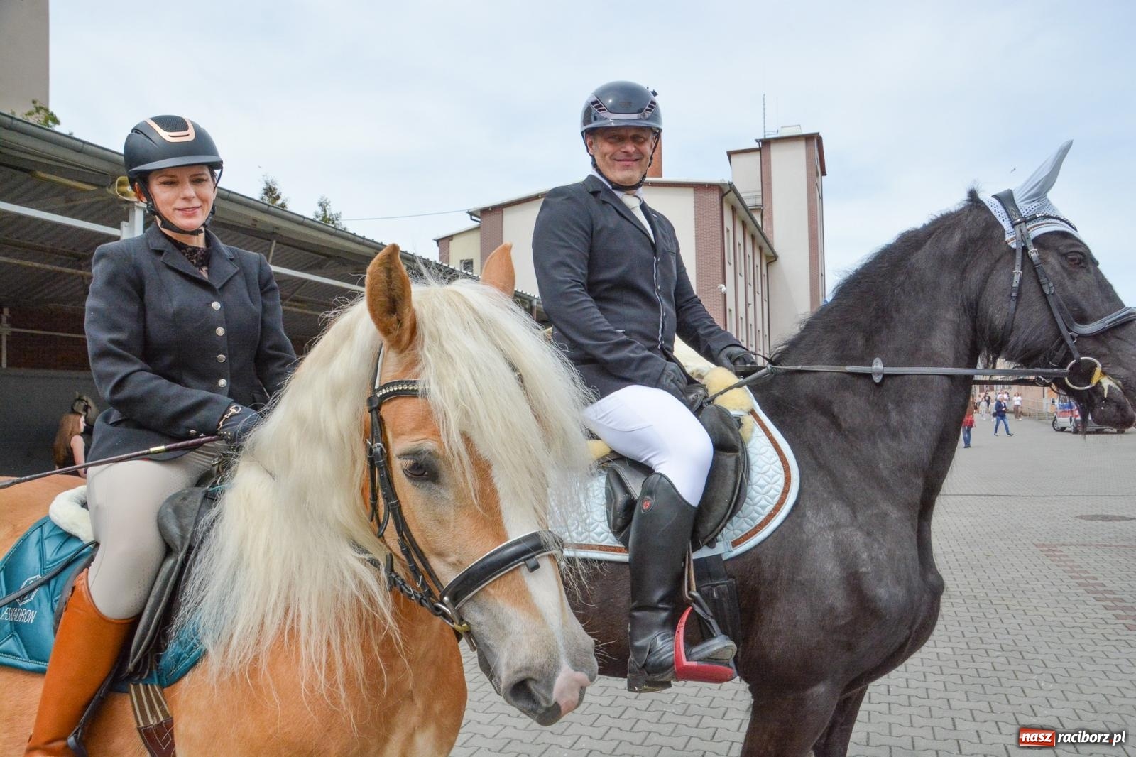 Zdjęcie w galerii na portalu naszraciborz.pl: Morawskie dziedzictwo, konie i goście honorowi – wielkanocna procesja w Pietrowicach Wielkich [FOTO i WIDEO] wiadomości z regionu