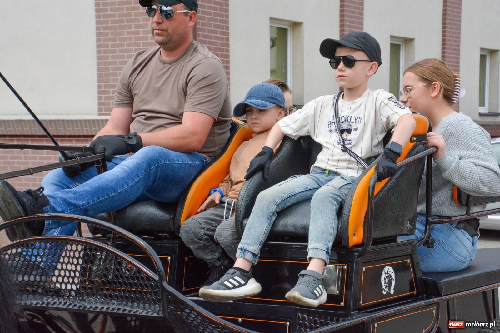 Zdjęcie w galerii na portalu naszraciborz.pl: Morawskie dziedzictwo, konie i goście honorowi – wielkanocna procesja w Pietrowicach Wielkich [FOTO i WIDEO] wiadomości z regionu