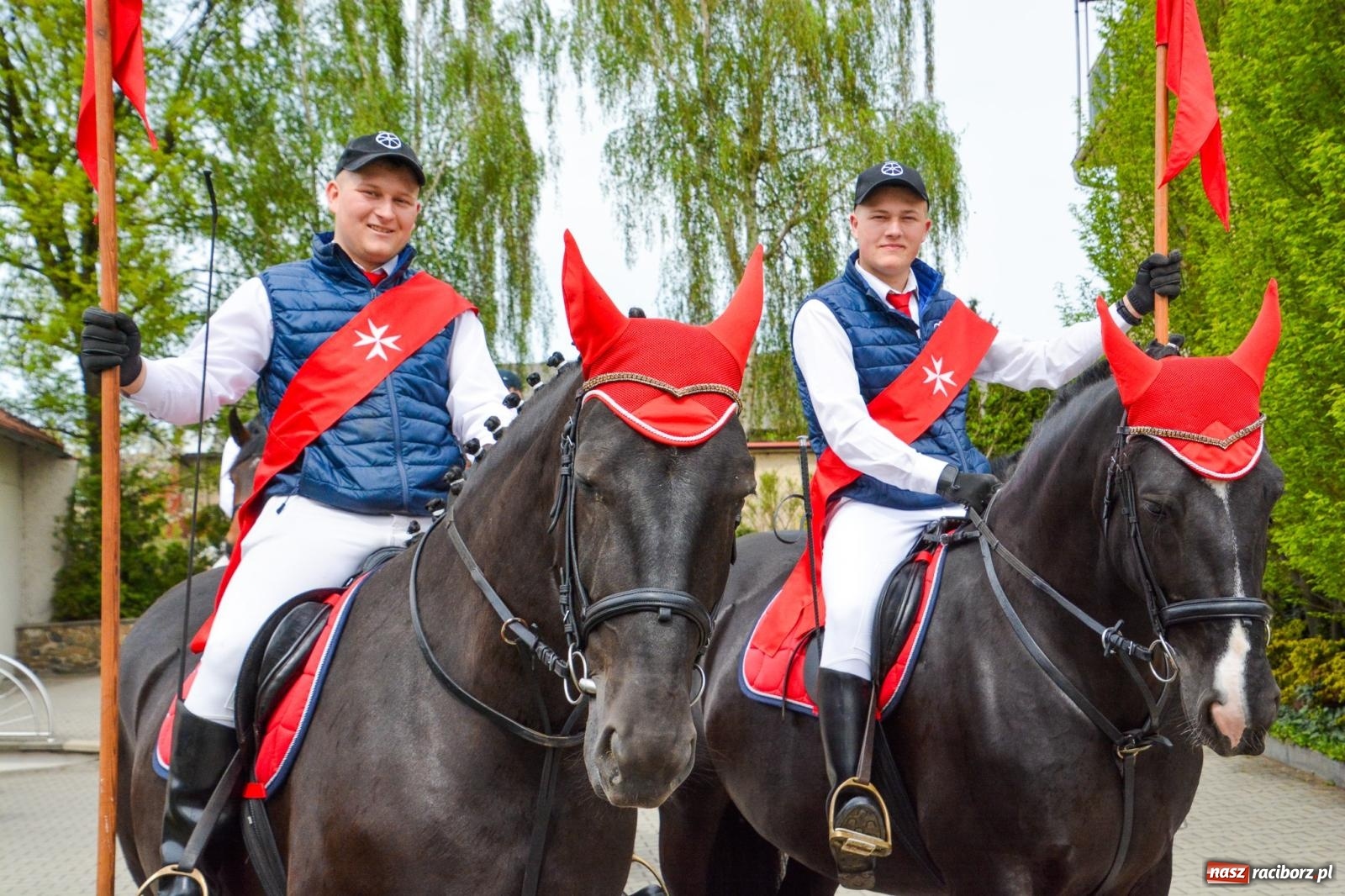 Zdjęcie w galerii na portalu naszraciborz.pl: Morawskie dziedzictwo, konie i goście honorowi – wielkanocna procesja w Pietrowicach Wielkich [FOTO i WIDEO] wiadomości z regionu