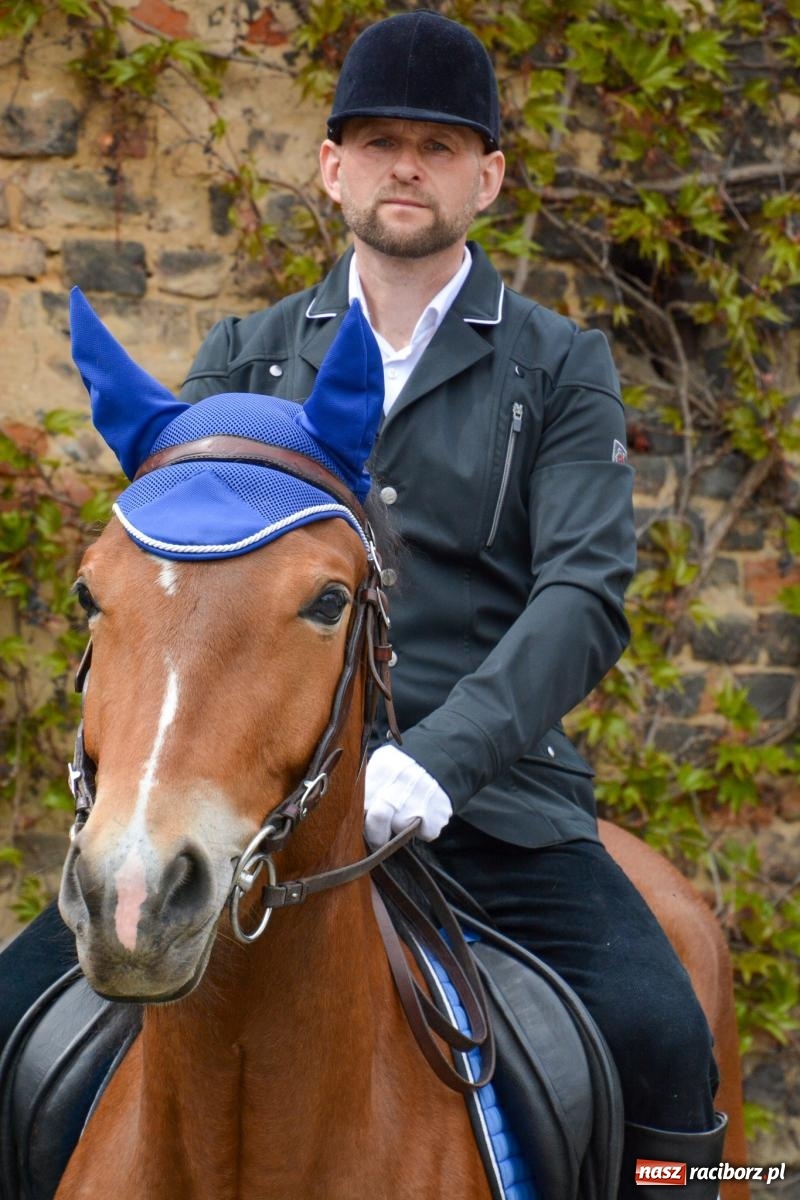 Zdjęcie w galerii na portalu naszraciborz.pl: Morawskie dziedzictwo, konie i goście honorowi – wielkanocna procesja w Pietrowicach Wielkich [FOTO i WIDEO] wiadomości z regionu