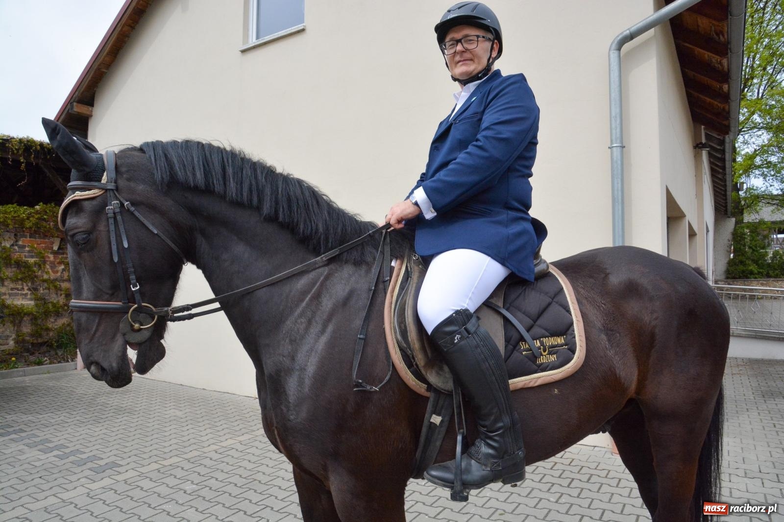 Zdjęcie w galerii na portalu naszraciborz.pl: Morawskie dziedzictwo, konie i goście honorowi – wielkanocna procesja w Pietrowicach Wielkich [FOTO i WIDEO] wiadomości z regionu
