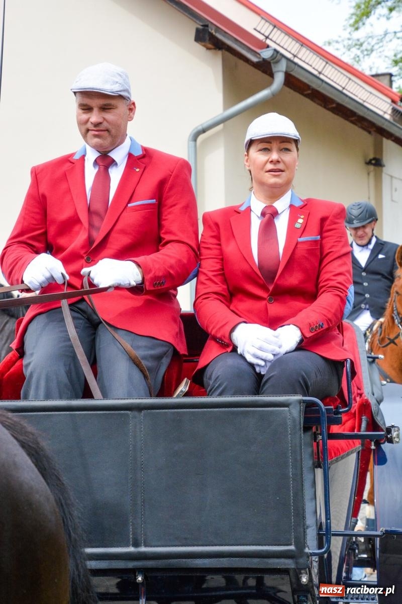 Zdjęcie w galerii na portalu naszraciborz.pl: Morawskie dziedzictwo, konie i goście honorowi – wielkanocna procesja w Pietrowicach Wielkich [FOTO i WIDEO] wiadomości z regionu