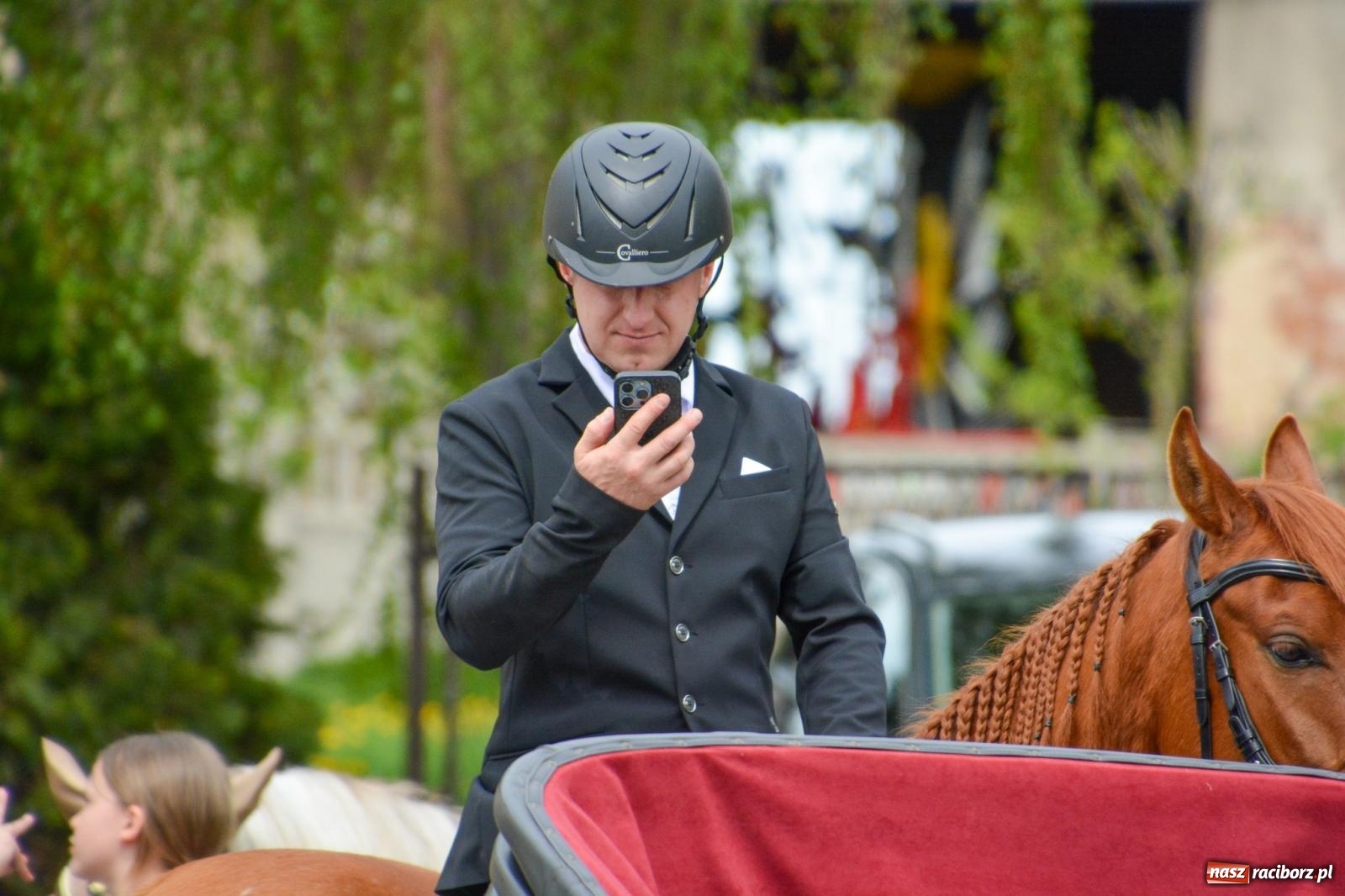 Zdjęcie w galerii na portalu naszraciborz.pl: Morawskie dziedzictwo, konie i goście honorowi – wielkanocna procesja w Pietrowicach Wielkich [FOTO i WIDEO] wiadomości z regionu