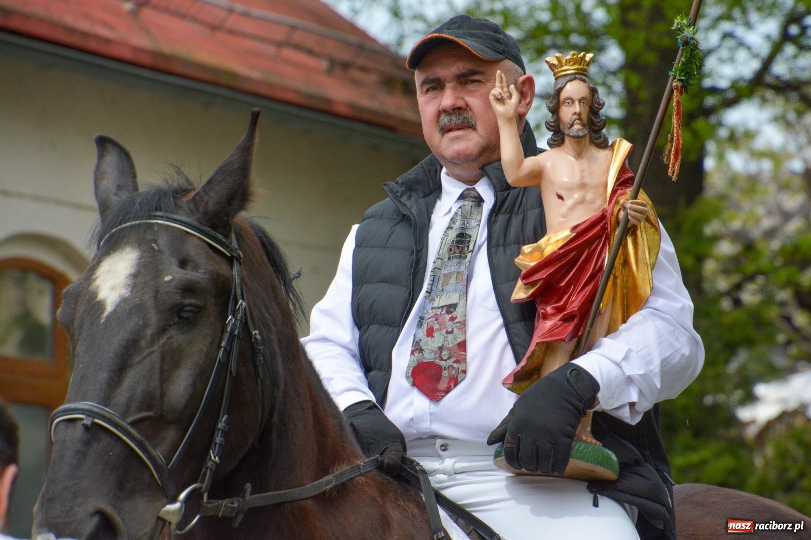 Zdjęcie w galerii na portalu naszraciborz.pl: Morawskie dziedzictwo, konie i goście honorowi – wielkanocna procesja w Pietrowicach Wielkich [FOTO i WIDEO] wiadomości z regionu