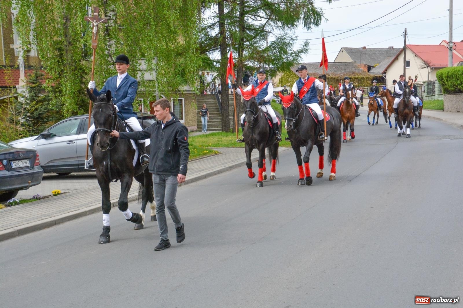 Zdjęcie w galerii na portalu naszraciborz.pl: Morawskie dziedzictwo, konie i goście honorowi – wielkanocna procesja w Pietrowicach Wielkich [FOTO i WIDEO] wiadomości z regionu