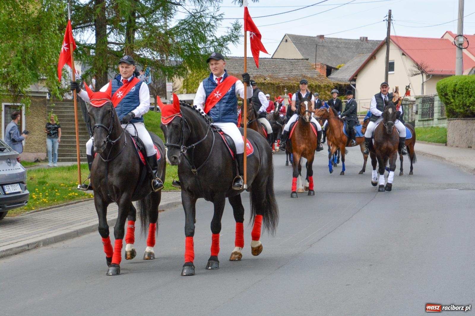 Zdjęcie w galerii na portalu naszraciborz.pl: Morawskie dziedzictwo, konie i goście honorowi – wielkanocna procesja w Pietrowicach Wielkich [FOTO i WIDEO] wiadomości z regionu