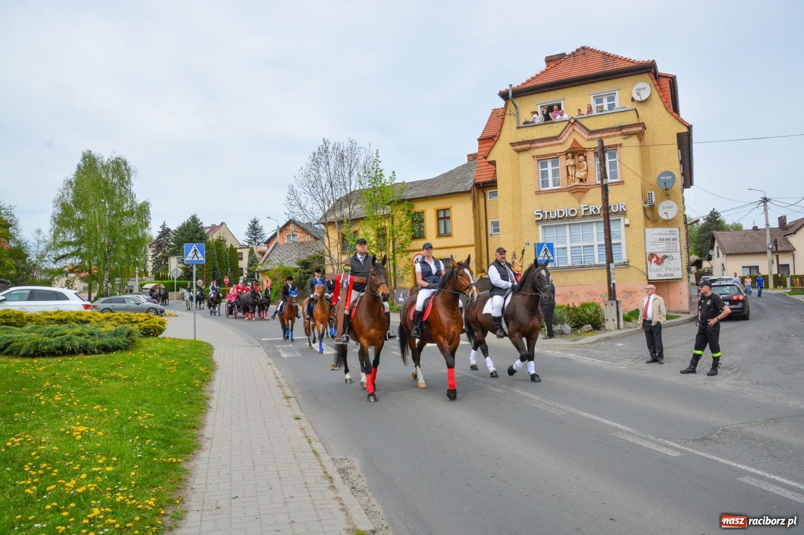 Zdjęcie w galerii na portalu naszraciborz.pl: Morawskie dziedzictwo, konie i goście honorowi – wielkanocna procesja w Pietrowicach Wielkich [FOTO i WIDEO] wiadomości z regionu