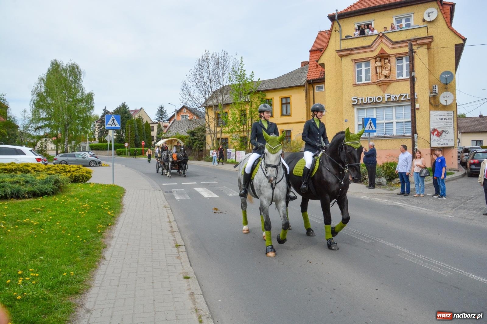 Zdjęcie w galerii na portalu naszraciborz.pl: Morawskie dziedzictwo, konie i goście honorowi – wielkanocna procesja w Pietrowicach Wielkich [FOTO i WIDEO] wiadomości z regionu